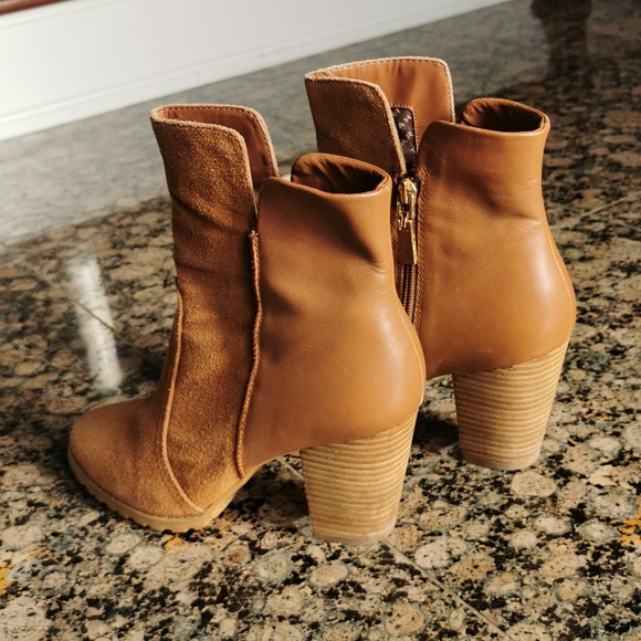 Tahari GLENN suede ankle boots - Picture 3 of 6